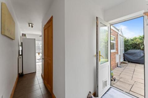 10 Rayleigh Avenue, Cheshire._-23.jpg