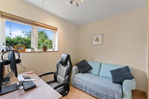 10 Rayleigh Avenue, Cheshire._-24.jpg