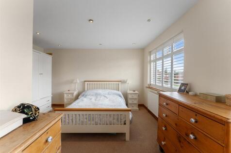 10 Rayleigh Avenue, Cheshire._-6.jpg
