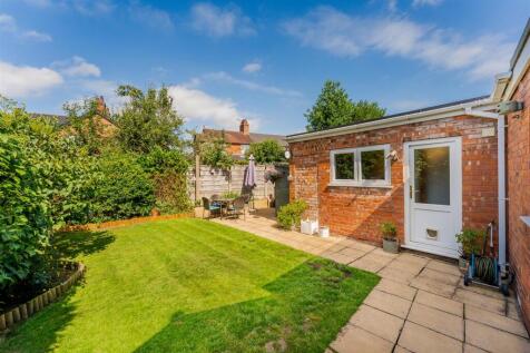 10 Rayleigh Avenue, Davenham.jpg