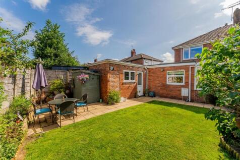 10 Rayleigh Avenue, Davenham-3.jpg