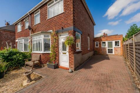 10 Rayleigh Avenue, Davenham-12.jpg