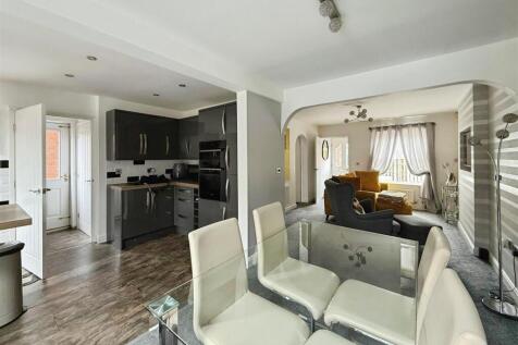 Lounge / Dining Room