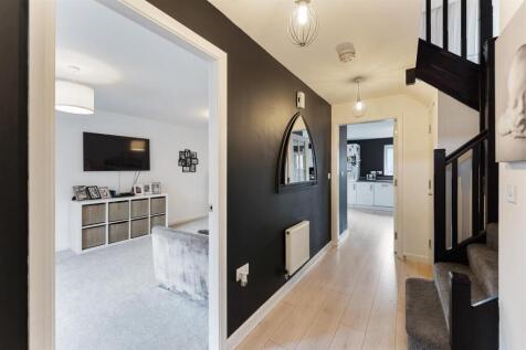 Spacious Entrance Hallway