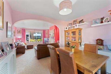 Lounge / Dining Room