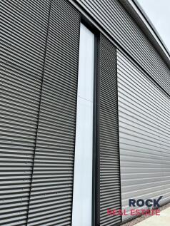 External window.jpg