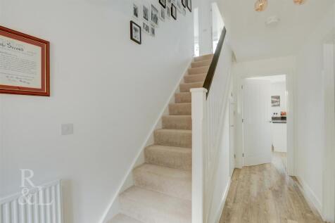 9 Ivatt Close (24).jpg