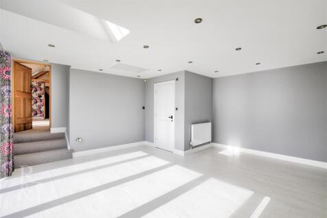 6 Meadow Lane (27).jpg