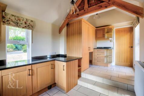 6 Meadow Lane (20).jpg