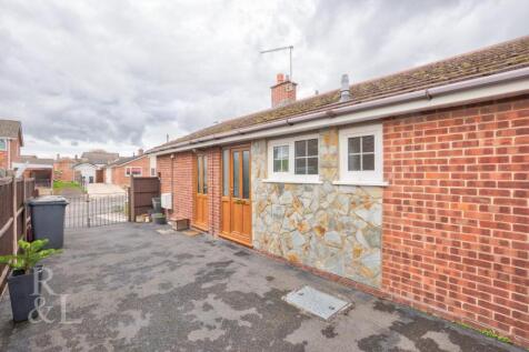 1 Iveagh Cl (11).jpg