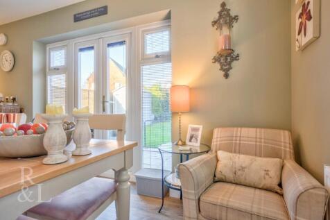 23 Bernard Vann Crescent (24).jpg