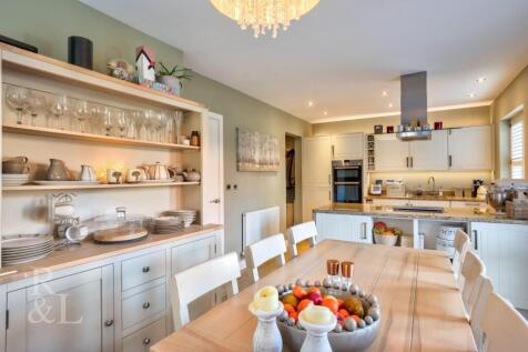 23 Bernard Vann Crescent (23).jpg