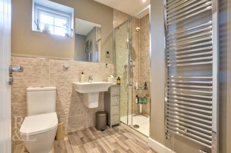 23 Bernard Vann Crescent (11).jpg