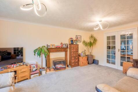 25 Ulleswater Crescent (7).jpg