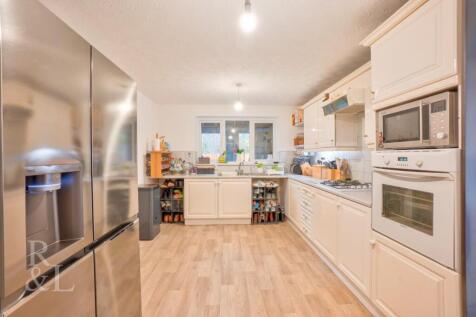 25 Ulleswater Crescent (12).jpg