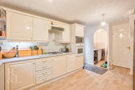 25 Ulleswater Crescent (11).jpg