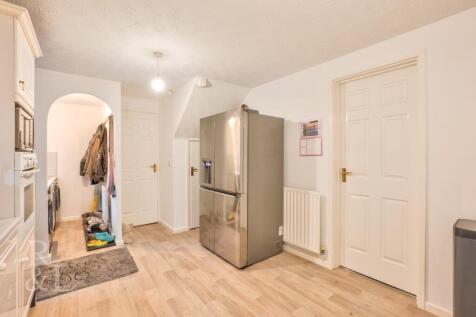 25 Ulleswater Crescent (14).jpg