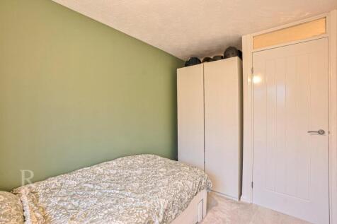 25 Ulleswater Crescent (6).jpg