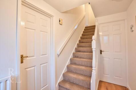 25 Ulleswater Crescent (15).jpg