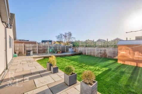 11 Homecroft (3).jpg