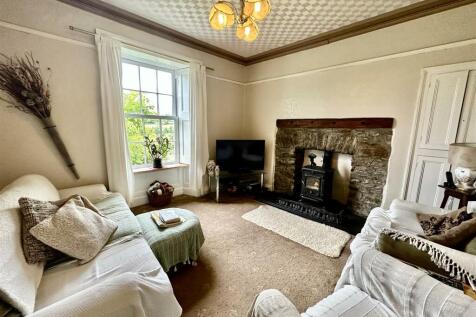 Front Lounge/ Living Room