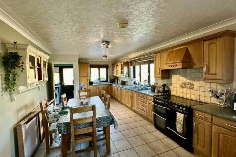 Open Plan Kitchen / Dining Room
