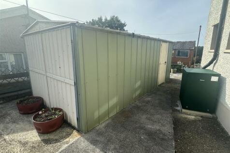 Garage / Workshop
