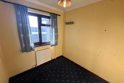 Front Single Bedroom