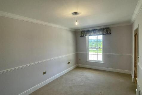 GROUND FLOOR BEDROOM 1