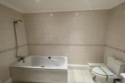 EN-SUITE SECOND ANGLE