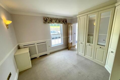 REAR BEDROOM 3