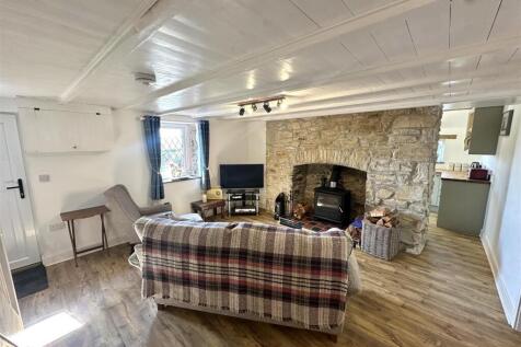 Living / Dining Area