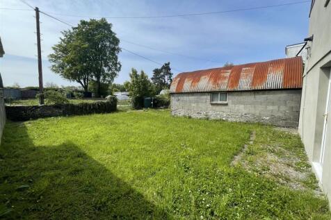 Rear Lawned Garden