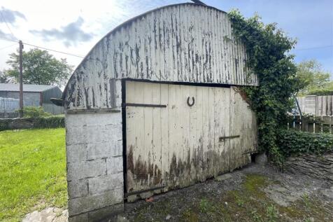 Detached Garage/ Workshop