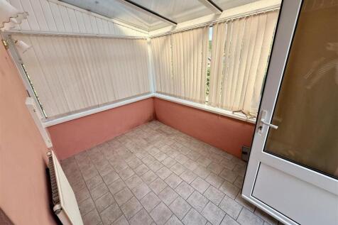Side porch / conservatory