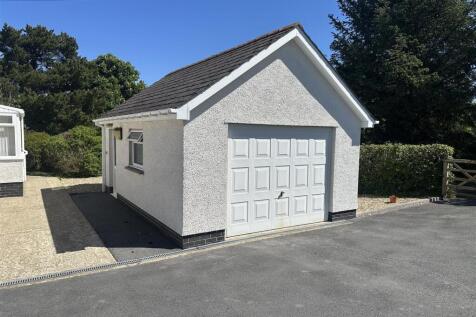 Detached Garage