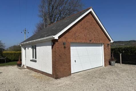 Detached Garage / Workshop