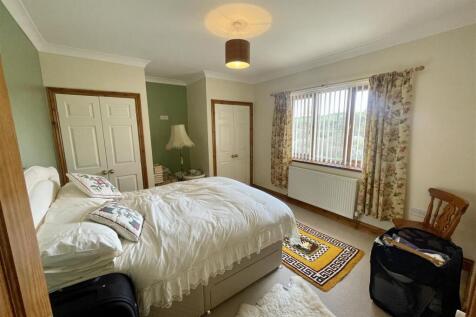 REAR BEDROOM