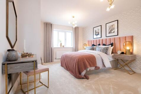 King size bedroom with ample space and en suite shower room