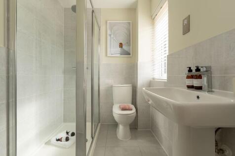 The main bedroom benefits from an en suite