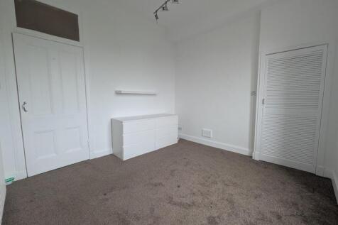 Bedroom 1 (2).jpg