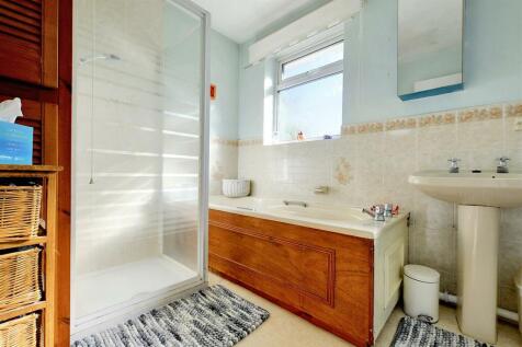 Bathroom_1.jpeg