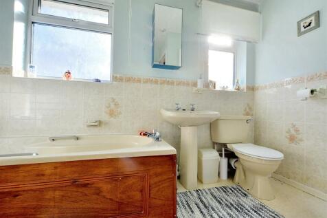 Bathroom_2.jpeg