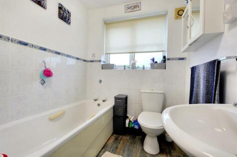 Bathroom_2.jpeg