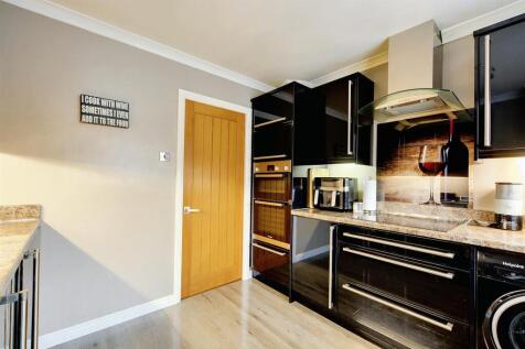 Kitchen_2.jpeg