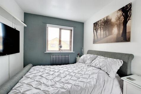 Bedroom 1_1.jpeg
