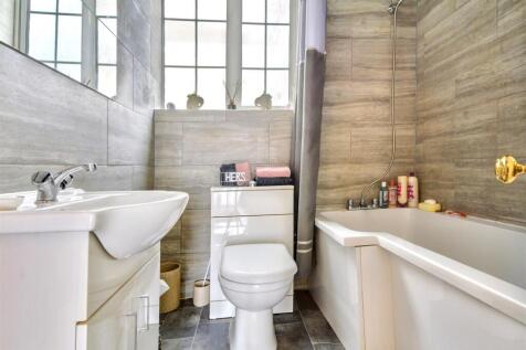 Bathroom_2.jpeg