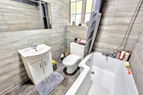Bathroom_3.jpeg