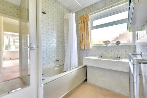 Bathroom_1.jpeg