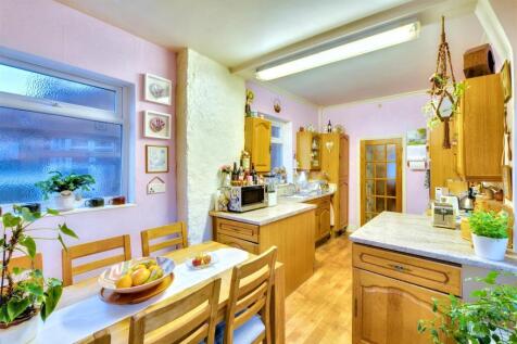 Kitchen_5.jpeg